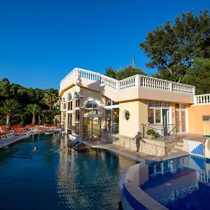 3* Appart hôtel Village De Les Tourelles